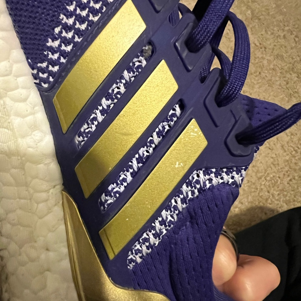 Men’s Adidas UltraBoost UW Huskies Purple/Gold Size 8. - Picture 10 of 13